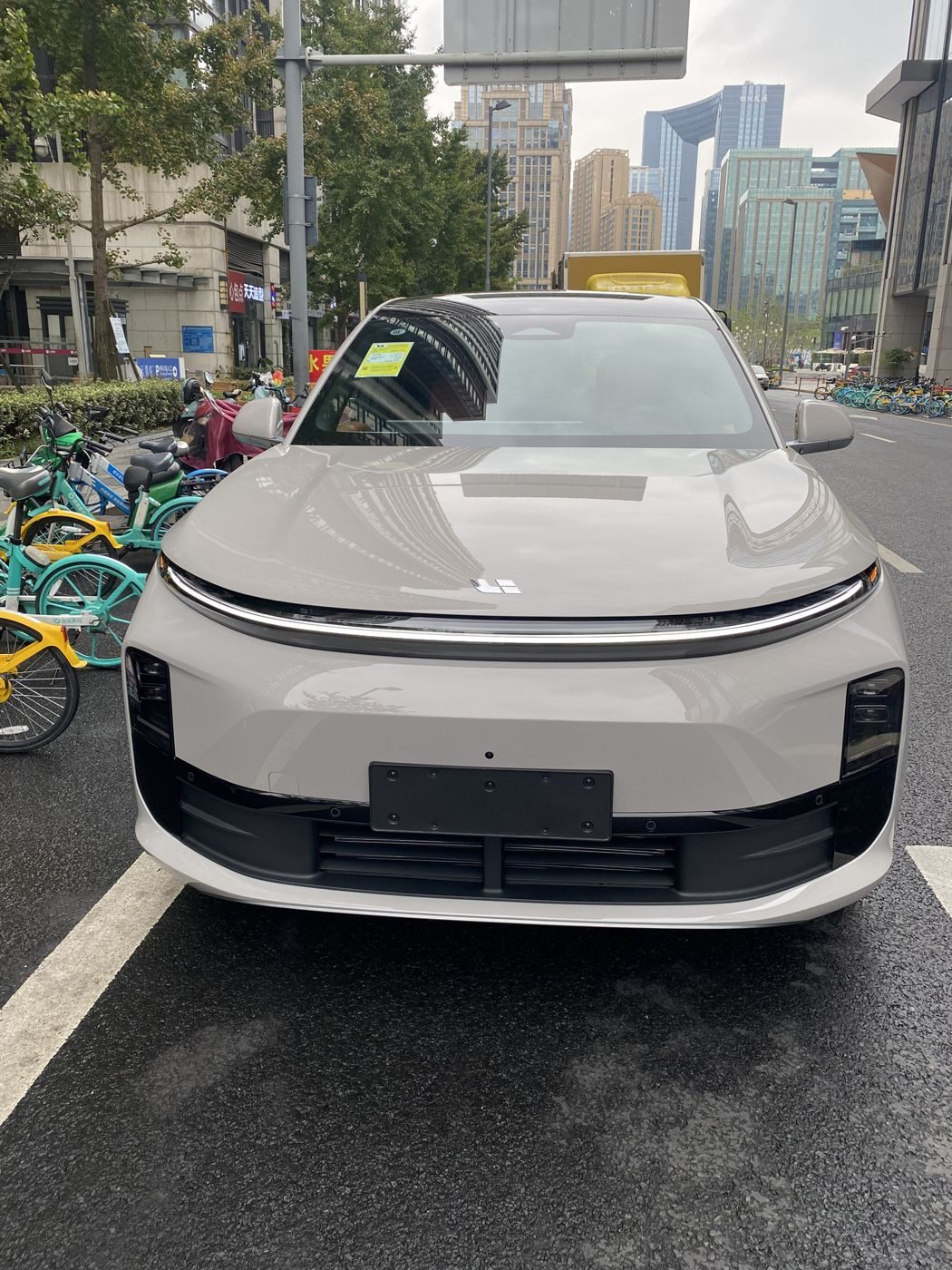 凯时 MEGA 高压纯电 MPV